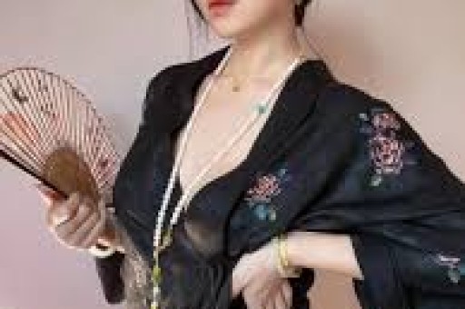 李雨桐实名举报薛之谦“重婚罪”：他杀了我的孩子！