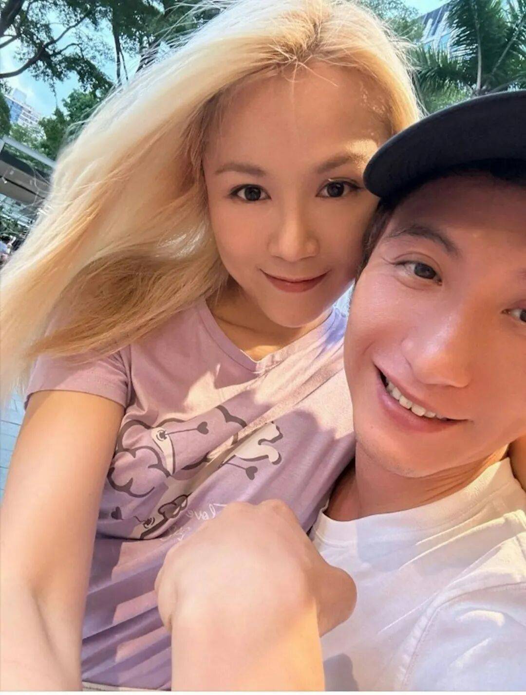 神反转!香港男星与圈内女友隔空互曝黑料,火速复合当街拥吻